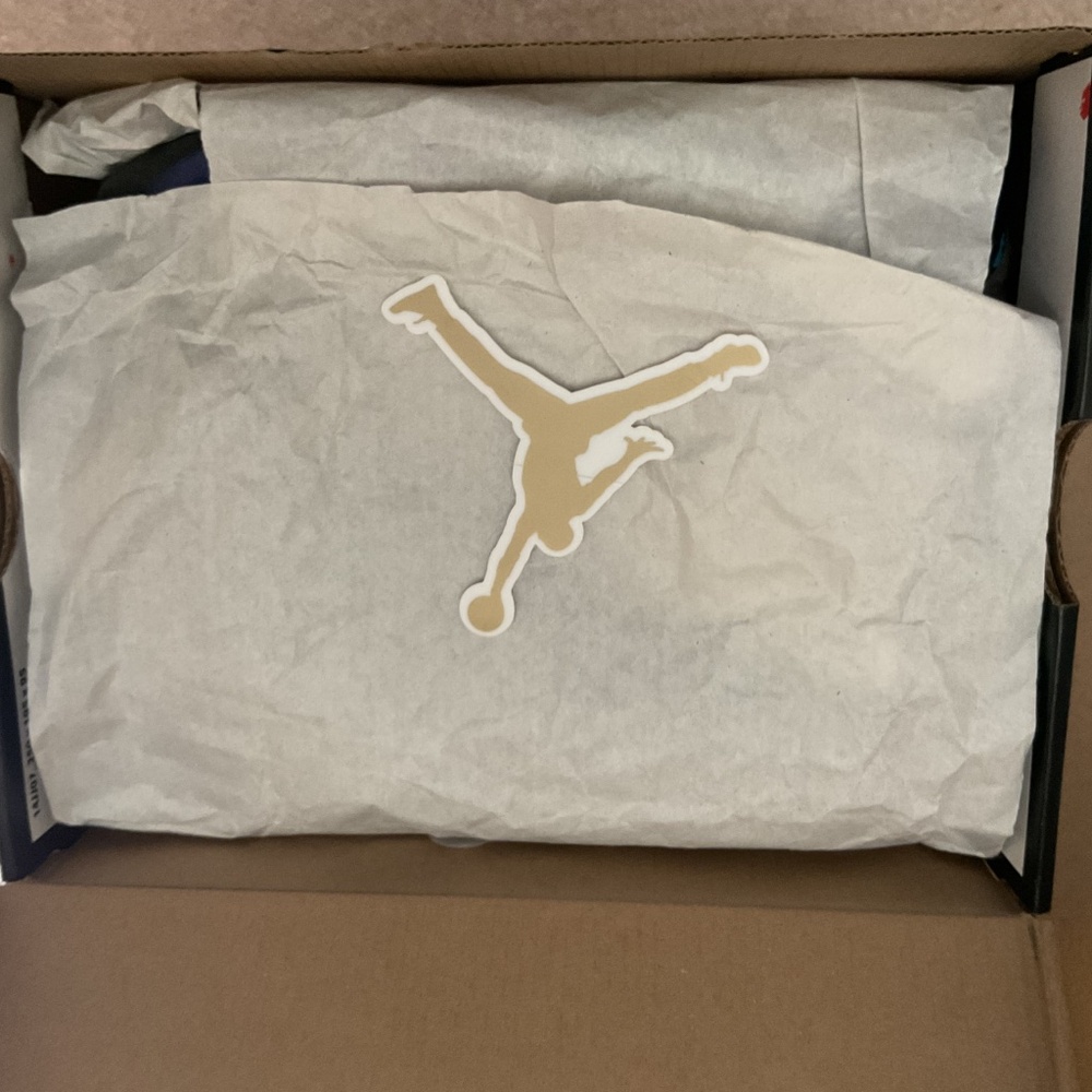 Kids Jordan Retro 8 Size 2Y - Picture 10 of 11